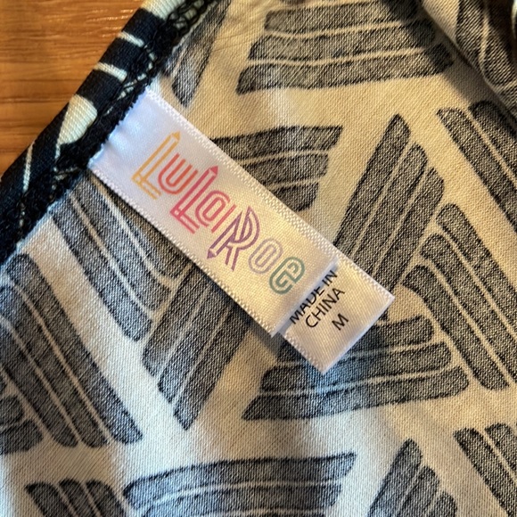 Lula roe shirt size M - Picture 4 of 5